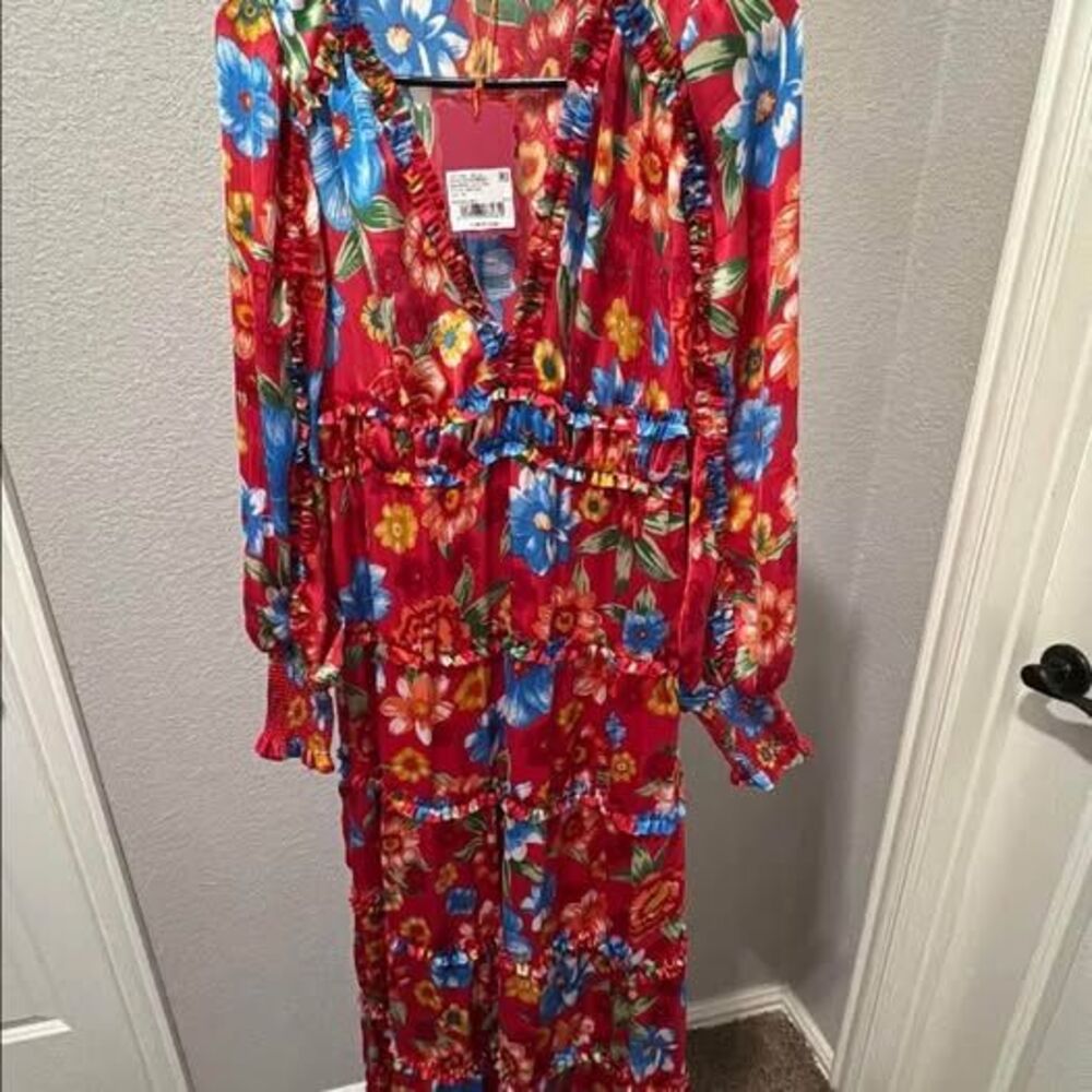 Chelsea & Violet Margaux Floral Print Plisse V-Neck Long Cuff Sleeve Maxi Dress